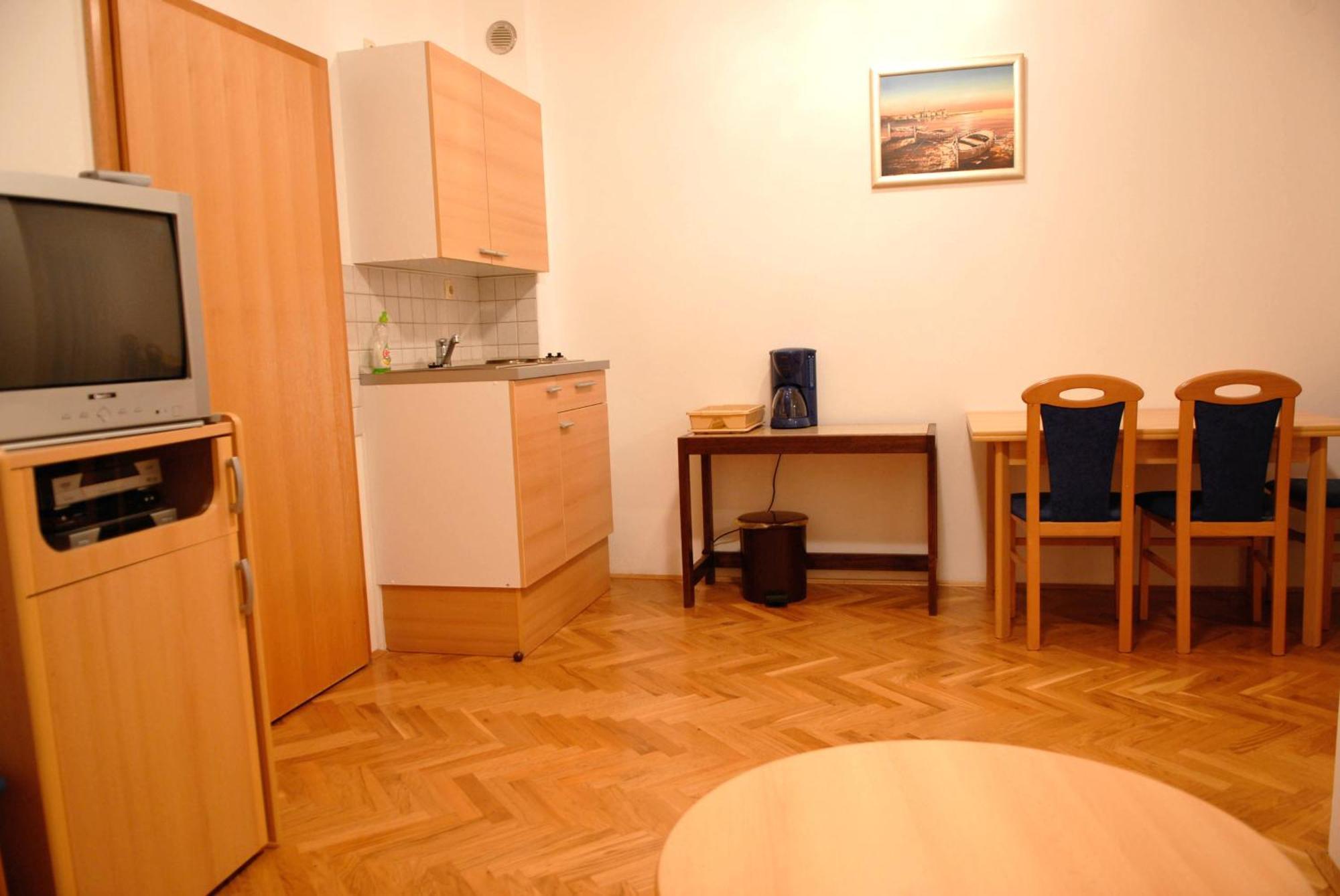 Apartments Petricevic Selce Buitenkant foto