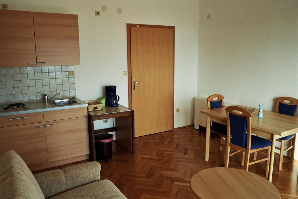 Apartments Petricevic Selce Buitenkant foto