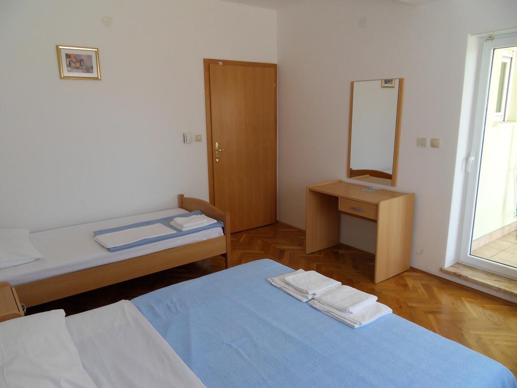 Apartments Petricevic Selce Buitenkant foto